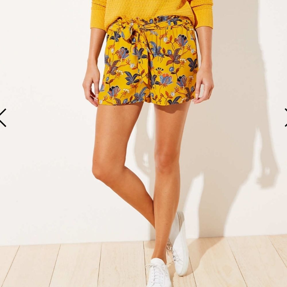 LOFT Tie Waist Floral Shorts Side Pockets Fluid Crepe Elasticated Waist Medium